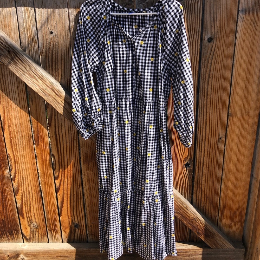 Midi swing dress in gingham daisy